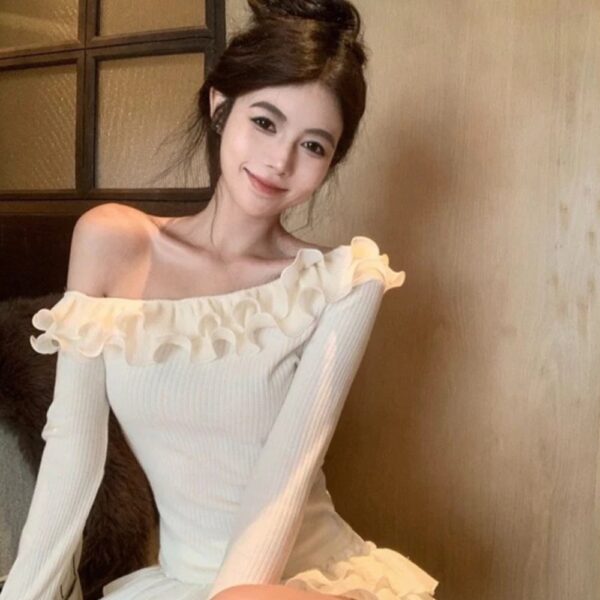 Set Áo Trễ Vai Viền Bèo Tay Dài Phối Chân Váy Xoè Tầng