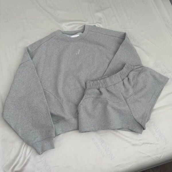 Áo Sweater Nỉ Chân Cua Thêu Chữ Form Boxy Đi Viền 2 Bên (2 SIZE) - CoBaShop