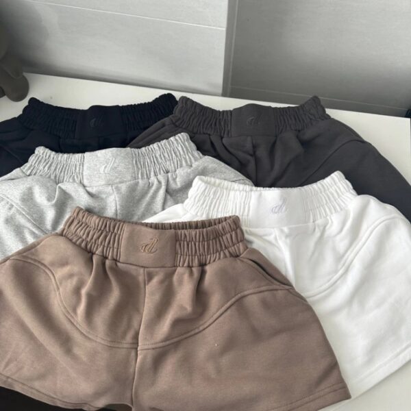 Quần Short Dáng Cánh Bướm Chất Nỉ Cua Chạy Viền Trước Sau Thêu Chữ Lưng Bo Chun Co Giãn - CoBaShop