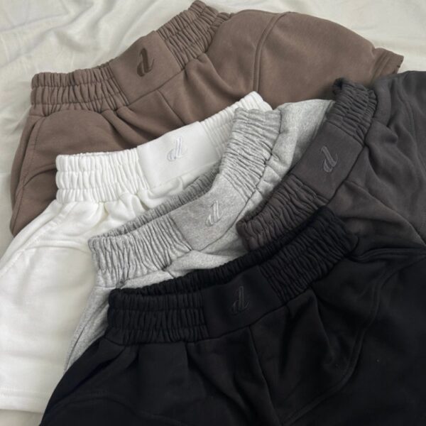 Quần Short Dáng Cánh Bướm Chất Nỉ Cua Chạy Viền Trước Sau Thêu Chữ Lưng Bo Chun Co Giãn - CoBaShop