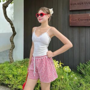 Quần short sọc caro đỏ đi biển style năng động style - CoBaShop