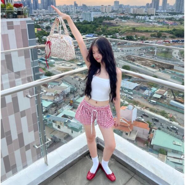 Quần short sọc caro đỏ đi biển style năng động style - CoBaShop