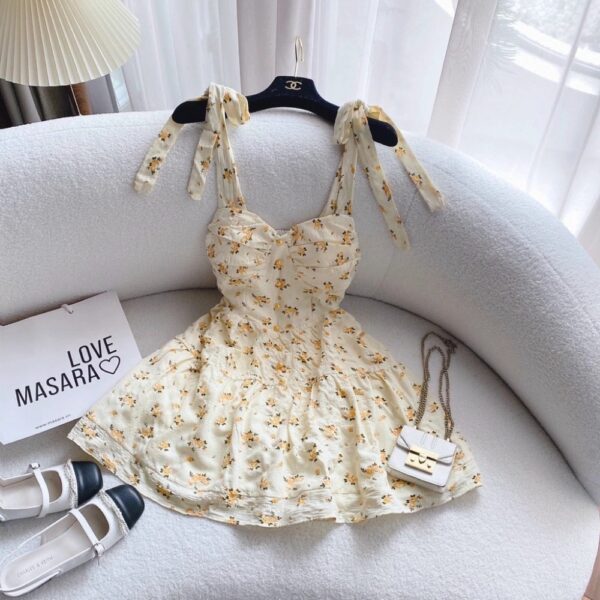 Đầm Hoa Vàng 2 Dây Cột Nơ Vai Xếp Li Ngực Đính Nút Ngọc Kèm Áo Khoác Thun Gân - CoBaShop